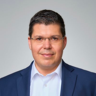 CIO & Digital Hub Manager 🇪🇺 at @HEINEKEN. @IMD_BSchool & @JKULinz Alumni. Father of 2. Wine aficionado🍷& beer sommelier🍺. In varietate concordia! 🇪🇺