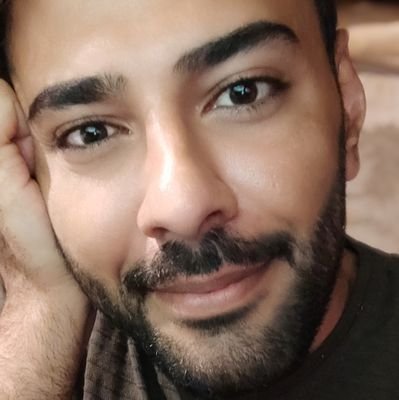 Soranxoo's profile picture. خداروشکر اینجا شر فامیل کمه...آخیش