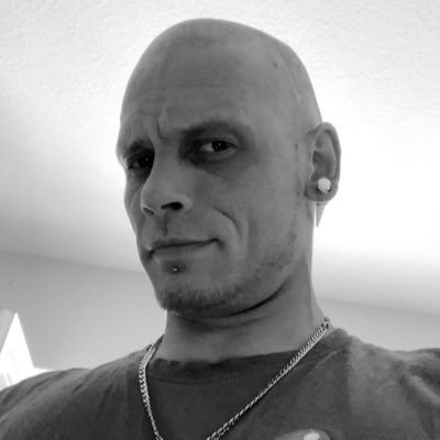 Njubinator's profile picture. Gesunder Menschenverstand. Emotional Intelligent. manchmal Kindisch,5facher Vater