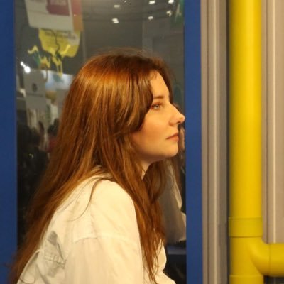 Journaliste Passée par @WarnerBros et @GrandSoirLCI, ancienne journaliste et chroniqueuse à @FrequenceEsj