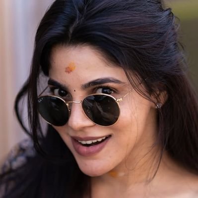 @Divyabarti2801 #DB #DivyaBharathiFanGirl 🦋❤ #AjithKumar #AK 😎💥 #MSDhoni 💫