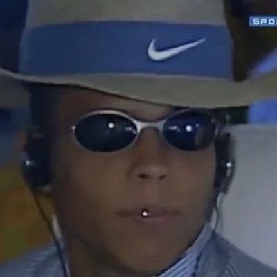 Escravo do ritmo, favelado legítimo, filho da música negra | insta: @ele_freire
