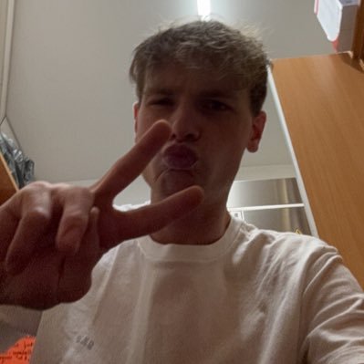 VictorMucDev's profile picture. Creator of @bahnfinder App