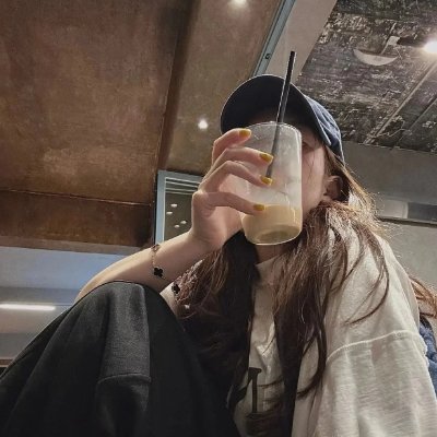 It's okay to go slow, what's important is to walk steadily. 💘
In this noisy world, 🌸
I am willing to live calmly at my own pace. ☕📖