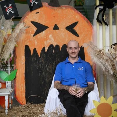 mrchrisenglish's profile picture. Elevate your English with Snake's Secret English! From kindergarten to IELTS, we offer expert tutoring and resources to guide your learning journey. Follow