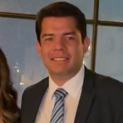 Periodista, asesor de comunicación, contenido y estrategia digital y reportero. Trabajando como siempre.