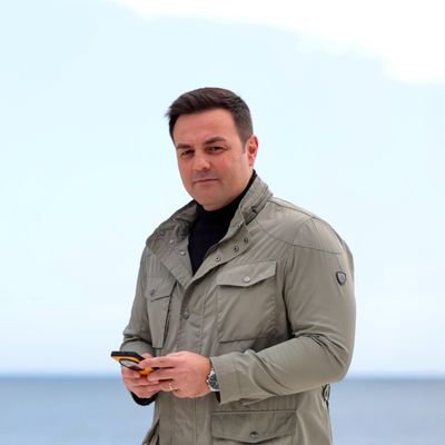RomeroAlario's profile picture. Economista - Experto en Comunicación Política e Institucional - Vicesecretario de Comunicación del @PPMarbellaSP - Secretario Ejecutivo del @PPMalaga.
