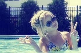 LaianeRibeiro12's profile picture. 