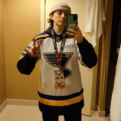 they/them, 25 | 🏳️🌈 non-binary, pan, autistic | I post ab hockey & soccer | Chicago area native who fell in love with STL | Saad, Faulk, Bürki Stan | STL⚜️