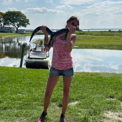 ThisBitchQ's profile picture. Mother, USMC Vet, Cancer survivor. In a world of darkness, I strive to be a light. We can unfuck this place together💪🏼🇺🇸
