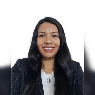 Contador público, especialista en Gerencia Tributaria. Investigadora por elección.