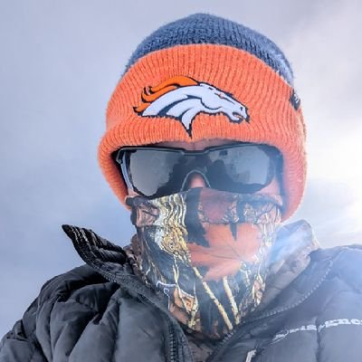 Colorado Native. Enjoy & Respect the outdoors. Nuggets, Broncos, Rockies, Avalanche & UFC.