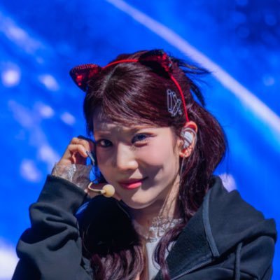 ARTMS / Kim Lip ult. Orbit. Okay to share with credit / no removing watermark or editing. No fanwars / drama / negativity. DM for fan projects!