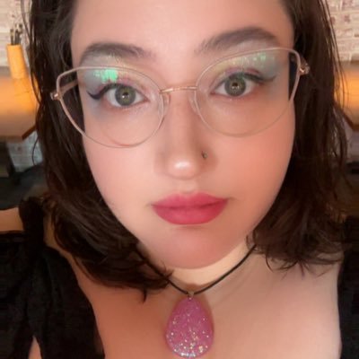 nikkiirika's profile picture. 27 y/o 🌸 / she | her 🦋 / Songwriter 🎶/ Fantasy Author ✍️💕