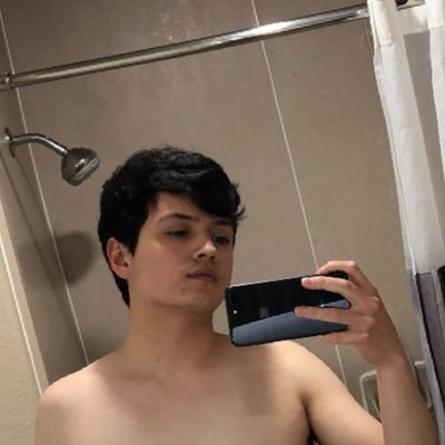 I’m a verse bottom in college helping straight guys explore :) subscribe to see more videos! 18+ only