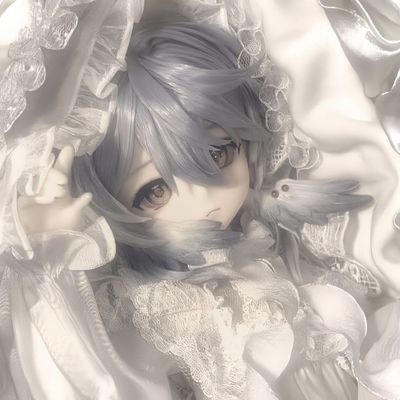 just a silly girl roaming around on twitter(i need more friends omlml PUHLEASEEEE my discord is loveyflower) • she/her/they/them • flower
