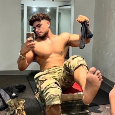 Ik you fgs missed me. I’m back stronger & bigger than all you sissies & you know what time it is. It’s time for alpha domination. 24. 6’ft. Size 12.🦶🏻🇮🇹