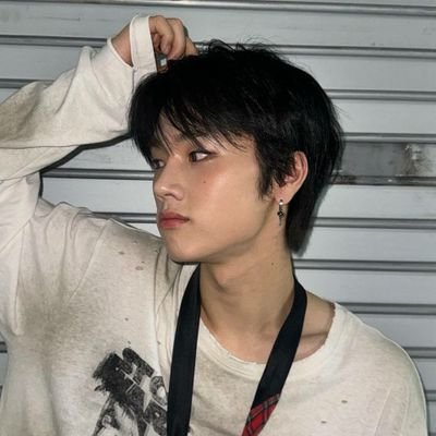 Mostly talks about K-bands, Plave, Boynextdoor. heavy rt.
oke gas voter dni
