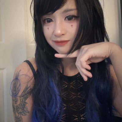 SoCal • @CapcomUSA_ + @Twitch partnr • likes chaos horror poetry wwe fgc alt art, hates marketing mgmt and gamers • prior @SkytechGamingPC @iBUYPOWER @HYTEbrand