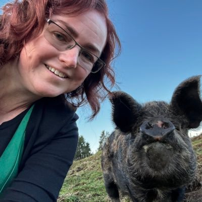 Kiwi finally bitten by the twitter bug and loving it. Bibliophile, Book Reviewer, Banker, technology, Apple Mac.