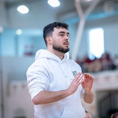 Maestro de Educación Primaria y Entrenador superior de baloncesto