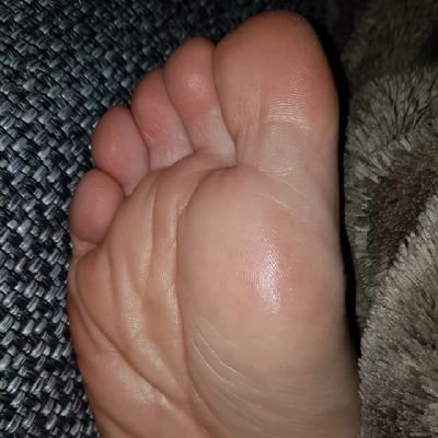 Simon19835's profile picture. German feet and tickle Fan