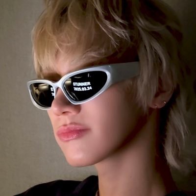 10velyxTEN's profile picture. 