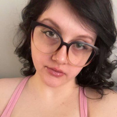 tess_eno's profile picture. shitposts 24/7 plus anime & league of legends