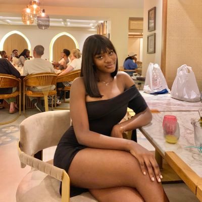 modesayo_'s profile picture. literally just a girl || Med student 🩺