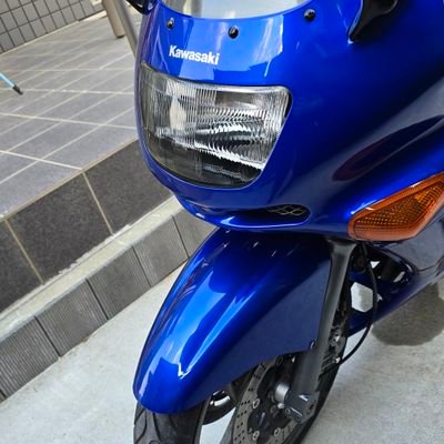 カブ50改('98/75cc仕様)
ZZR400('03) ZZRで通勤通学をする厩務員&18歳高校3年生 全然使ってない本垢→@mrs09584286 徐々にこの垢が本垢になりつつある