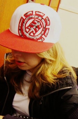 Sou pequena,chata e você provavelmente  não  vai gostar de mim assim como as outras 58794362145882277 pessoas do mundo (: