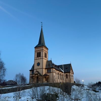 momo677269671's profile picture. nope