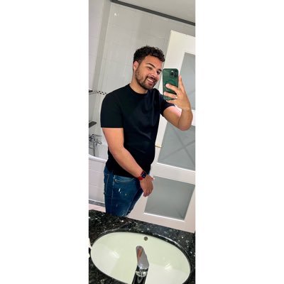 Raollio's profile picture. Cabin Attendant. BeyHive🐝 Daydreamer🤍