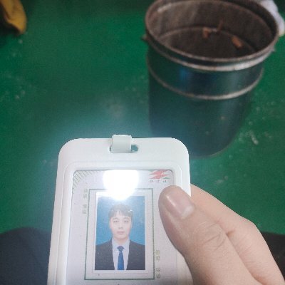 ashuaishuaiqi's profile picture. 电子厂打螺丝ing
链上笨鸟
没人能当你的救命稻草，能让自己翻身的一定是你自己