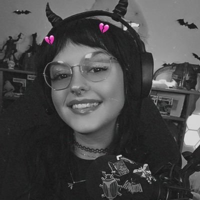 Streamer on @Twitch & Tiktok🎮
Bug Art Creator🦋
Spooky yet Cozy👻
Let me read your Tarot 🎴