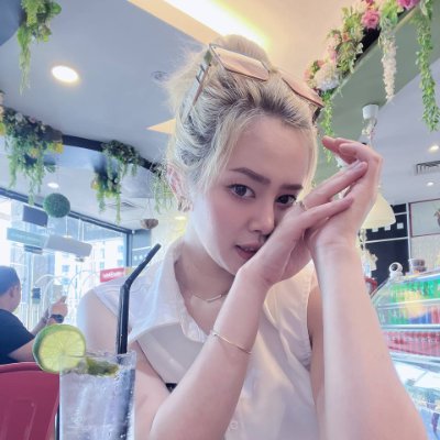 Beauty, fashion, and food enthusiast. 🌼 Serial Entrepreneur fueled by dreams and nature. 🌳 Navigating life with faith—join me as I grow in Christ.