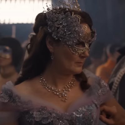 obsessed w violet bridgerton, romance novels and luke thompson ♡