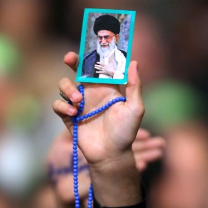من کامل نیستم اما دینم کاملِ
اشتباه های من رو به پای دینم نزارید