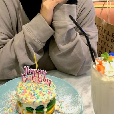 sweetc1nnamoon's profile picture. Depressed but well dressed