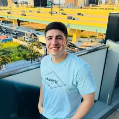 Creative & Project Manager @BetBytes.net 🚀Building the future of online crypto gaming 💡Innovating w/ blockchain, design, & community-driven experiences