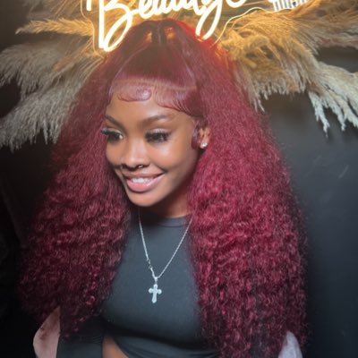 APrettiest's profile picture. god first | i’m just here.