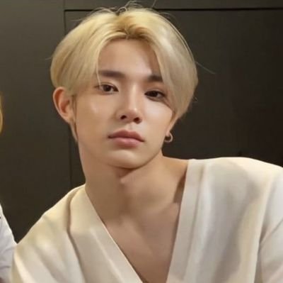 wooxiin's profile picture. moonstruck ༊*·˚