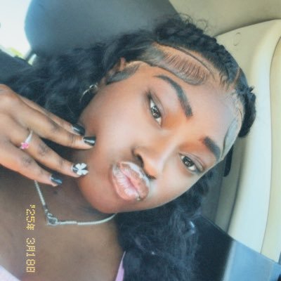 Ladyyhendrix's profile picture. 