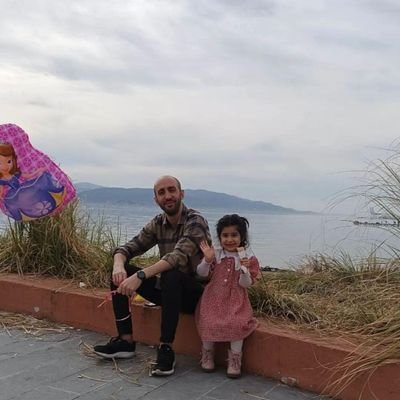 Çiçek açsın diye çabaladığımız şeylerin belki toprağı kurudur,belki de yanlış saksıdadır. Belki bütün çabamız sadece bizi yoruyordur. Kabullenmek lazım...