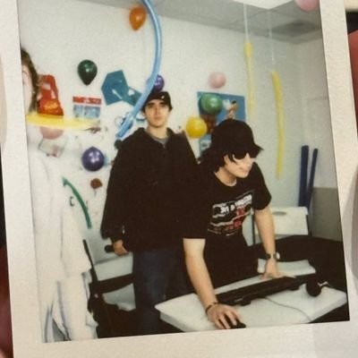 alelovesquacks's profile picture. cock (laugh)