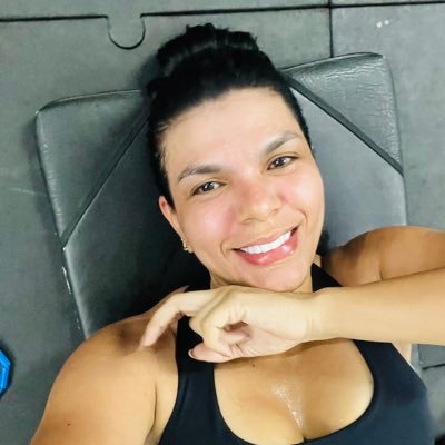 tanyaDLeon_'s profile picture. No pretendo parar ¿Dime quién camina Cuando se puede volar?