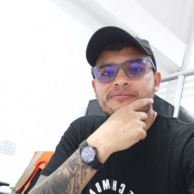 Magíster en Ingeniería de Transporte. Estudiante de Economía