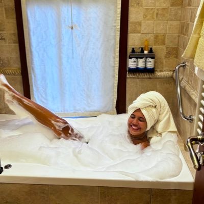 grazizizizizie's profile picture. 