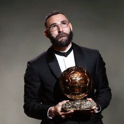 Argentino/Español. Fanático de Airbag.
Messi es mi dios y Benzema es mi Jesucristo.
Cristiano es mi Cruz.
Boca y Real Madrid, Mi Iglesia y mi Espíritu santo.