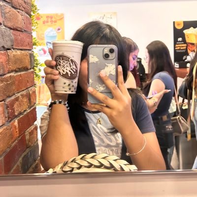 anapollaa ᕙ(⇀‸↼‶)ᕗ Profile